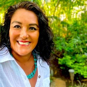 Meet your Posher, Yvette